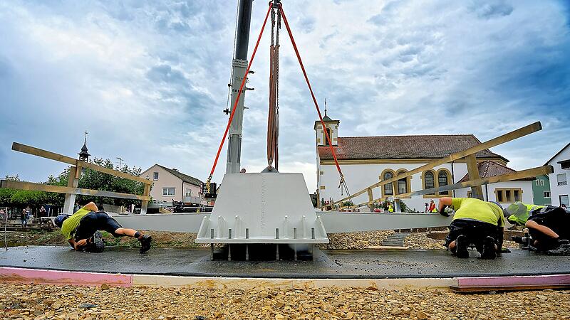 Einhub Br&uuml;cke in GundelsheimEndlich wieder eine Br&uuml;cke in Gundelsheim: viele Fotos