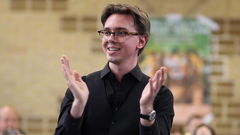 Der neue Dirigent Lionel Heilmann. Der neue Dirigent Lionel Heilmann.