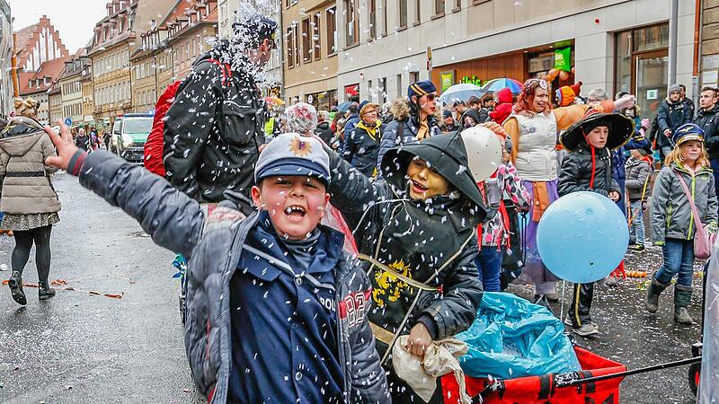 Die Vorbereitungen f&uuml;r den Bamberger Faschingsumzug laufen bereits an, die Vorfreude ist riesig. Doch noch ist das Spektakel nicht in trockenen T&uuml;chern, steht noch unter dem Vorbehalt einer Einigung zwischen Rathaus und Stadtmarketing.
