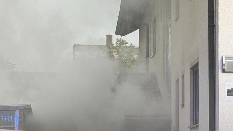Massive Rauchentwicklung bei Wohnhausbrand in Erlangen Massive Rauchentwicklung bei Wohnhausbrand in Erlangen
