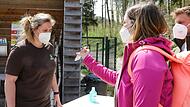 Im Wildpark Hundshaupten wird die neue Eintrittspraxis bereits geübt. Das ist wichtig, denn der Andrang ist bereits groß.Forchheim & Fränkische Schweiz
