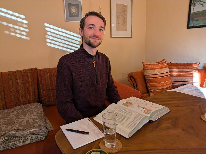 Jan Urbanczyk Gerade hat Jan Urbanczyk noch für seine Klausuren im Medizinstudium gepaukt, nun startet der 25-Jährige in den Wahlkampf.