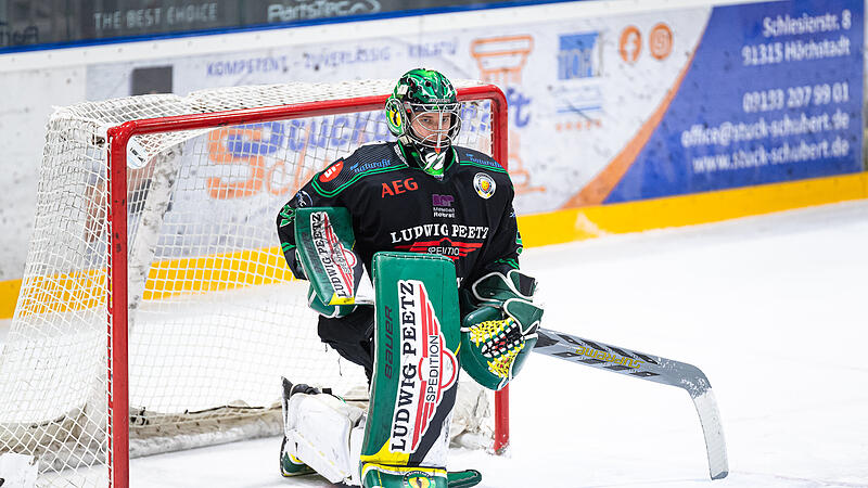 Das Spiel immer im Blick: Goalie Nico Zimmermann hat seinen Vertrag bei den H&ouml;chstadt Alligators um zwei Jahre verl&auml;ngert.