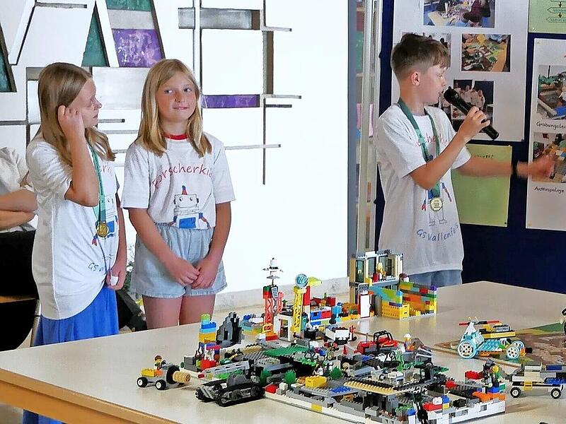 Souver&auml;n und anschaulich pr&auml;sentierten die Forscherkids ihre Ausgrabungswelt den Sponsoren und Ehreng&auml;sten.