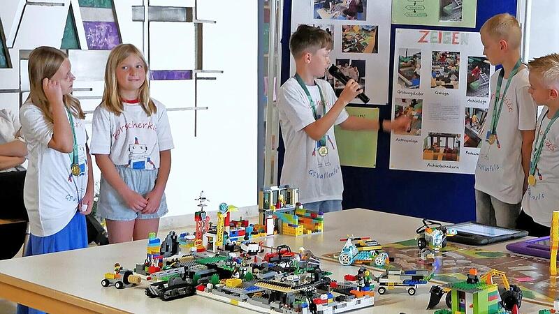 Souver&auml;n und anschaulich pr&auml;sentierten die Forscherkids ihre Ausgrabungswelt den Sponsoren und Ehreng&auml;sten.