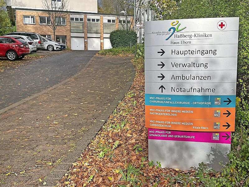 Das Hinweisschild zeigt schon die Ausstattung mit den „Medizinischen Versorgungszentren“.