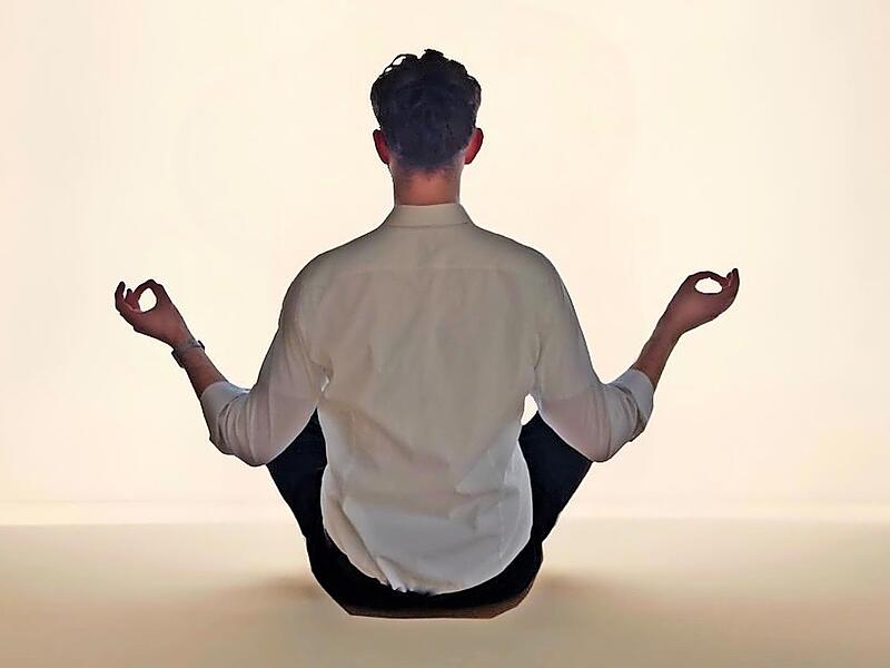 Bj&ouml;rn Diemel (Arthur Dering) auf dem Weg zu mehr Achtsamkeit.