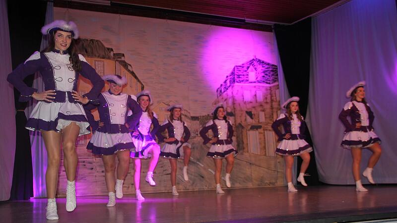 Büttenabend LudwigsstadtBüttenabend Ludwigsstadt Auftritt der Garde beim Büttenabend.