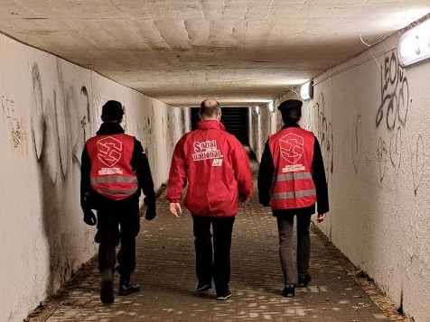 Die NPD l&auml;sst ihre "Schutz-Streifen" durch Kronach laufen.