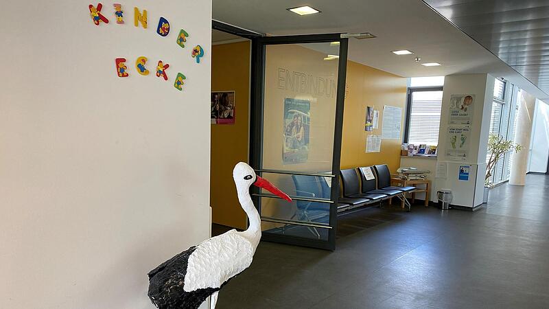 Arbeitsloser Storch: Bis September gibt es an den Wochenenden keine Geburten mehr im Forchheimer Klinikum. So lief das erste Wochenende in Forchheim – und der Region.Forchheim & Fränkische Schweiz Arbeitsloser Storch: Bis September gibt es an den Wochenenden keine Geburten mehr im Forchheimer Klinikum. So lief das erste Wochenende in Forchheim – und der Region.Forchheim & Fränkische Schweiz