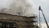 Nach dem Brand auf dem Dach des Kitzinger Staatsarchivs steht die Ursache weiterhin noch nicht fest.