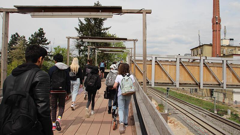 Die provisorische Fu&szlig;g&auml;ngerbr&uuml;cke an der Schokoladenfabrik Piasten k&ouml;nnte w&auml;hrend der elf Annafesttage vom 22. Juli bis 1. August in den Abendstunden gesperrt werden.Forchheim & Fr&auml;nkische Schweiz