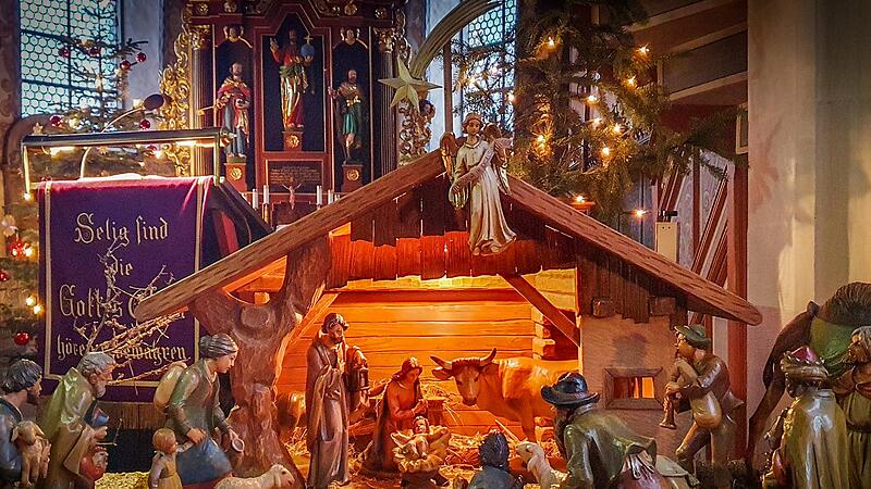 Die Krippe in der Rugendorfer Kirche St. Erhard und St. Jakob zeigt die Szene der Geburt Jesu. Die Krippe in der Rugendorfer Kirche St. Erhard und St. Jakob zeigt die Szene der Geburt Jesu.