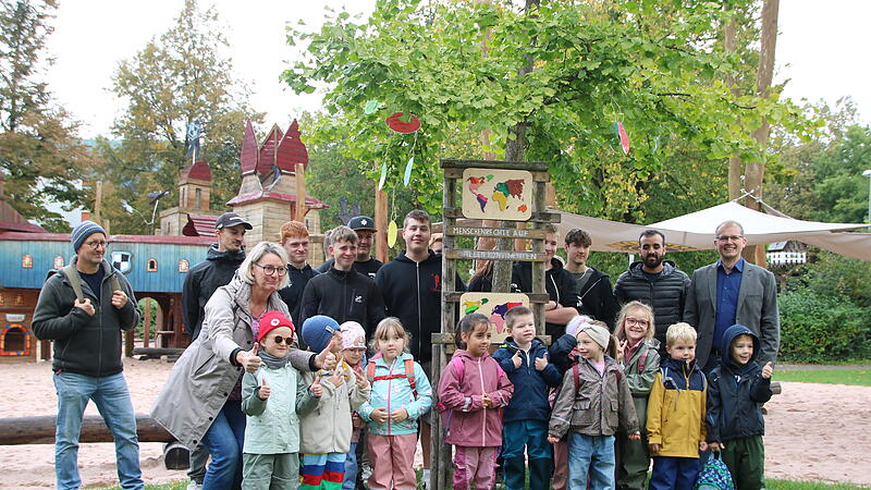 Die Kulmbacher KITA, Amnesty International und das BSZ haben sich am Freitag f&uuml;r Menschenrechte eingesetzt.