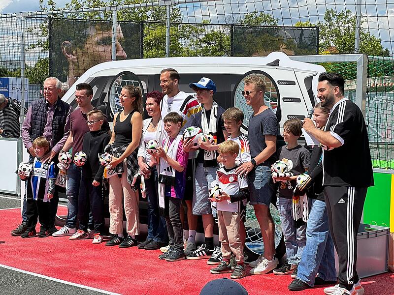 DFB-Torwandschießen in HerzogenaurachDFB-Torwandschießen in Herzogenaurach DFB-Torwandschießen in HerzogenaurachDFB-Torwandschießen in Herzogenaurach