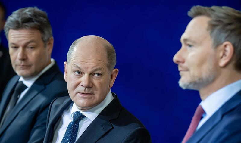 Kanzler Scholz mit Ministern Habeck und Lindner