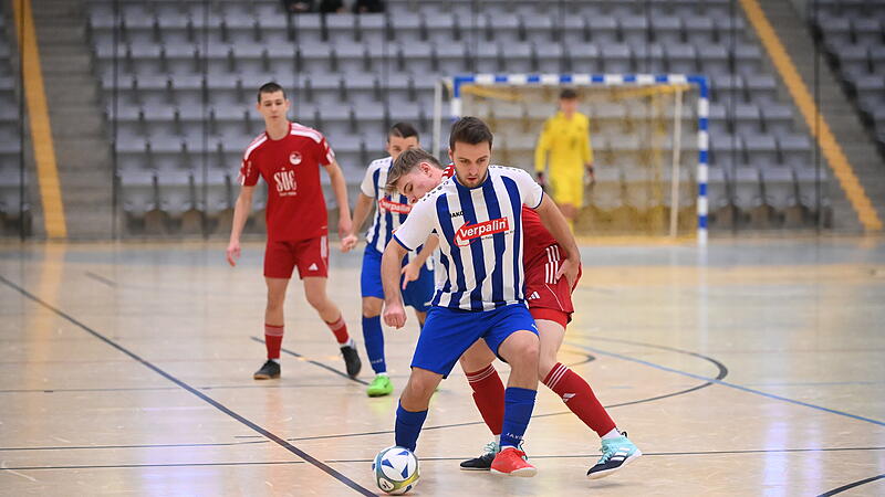 Die DJK Franken Lichtenfels (blau-weiße Trikots) gehören bei der Lichtenfelser Stadtmeisterschaft zu den Favoriten. Im Vorjahr unterlag die DJK im Finale dem FC Lichtenfels.