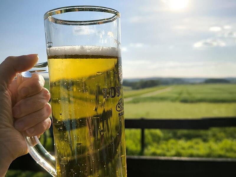 Viele Veranstaltungen am Wochenende. Auf dem Entlas Keller in Erlangen wird zum Beispiel das letzte Bier der Saison gefeiert.