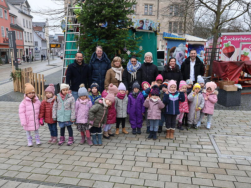 Private Spenden: Weihnachtsbaum auf Albertsplatz in Coburg
