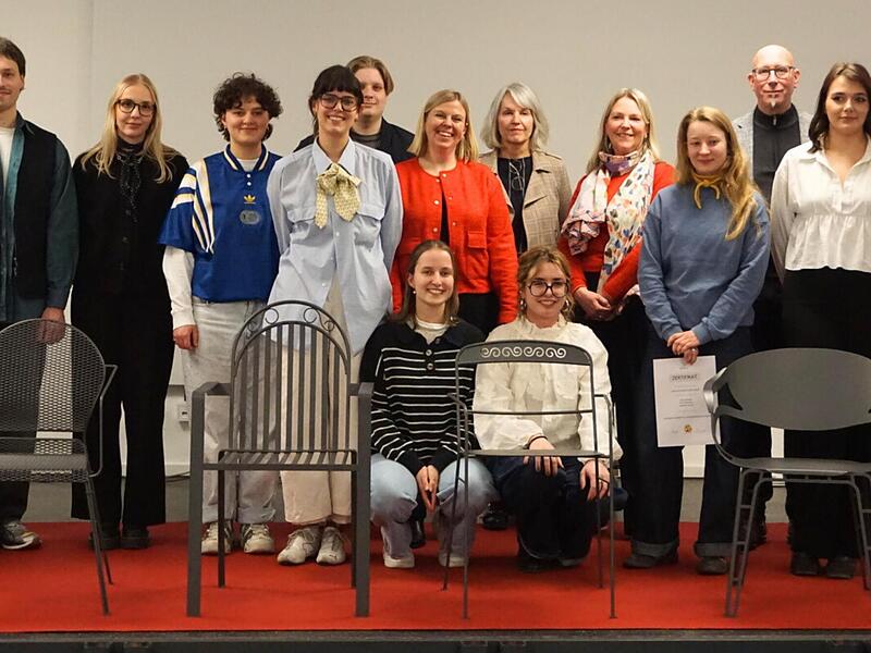 Gelungener Abschluss einer besonderen Kooperation: Die Teams des Projekts &sbquo;Hochstapler&lsquo; pr&auml;sentierten ihre Entw&uuml;rfe in der Alten K&uuml;hlhalle Coburg vor Vertretern der Wirtschaft, der Hochschule Coburg und des Designforums Oberfranken.