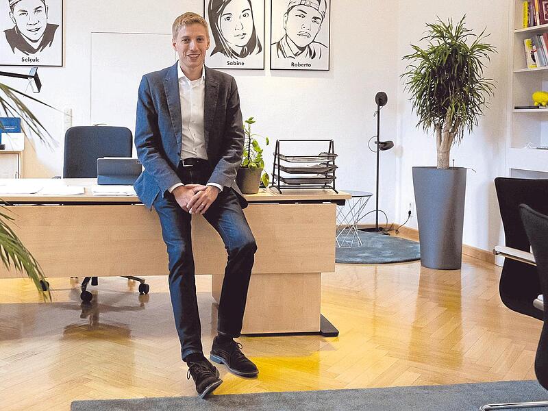 Dominik Krause muss im Münchner Rathaus bald umziehen. Er verlässt das Büro des Zweiten Bürgermeisters und zieht ins Reich des Oberbürgermeisters. Dominik Krause muss im Münchner Rathaus bald umziehen. Er verlässt das Büro des Zweiten Bürgermeisters und zieht ins Reich des Oberbürgermeisters.