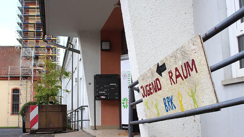 Der Jugendraum in Bad Br&uuml;ckenau befindet im st&auml;dtischen Geb&auml;ude am Kirchplatz 1. Er ist einmal in der Woche nachmittags ge&ouml;ffnet.