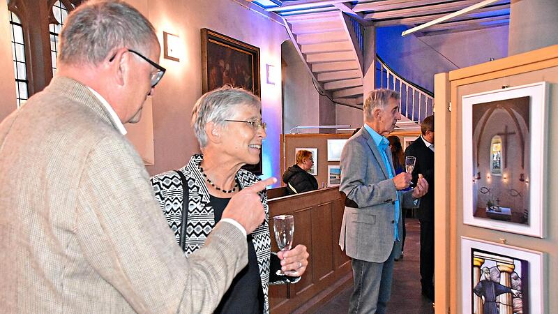 Dekan Friedrich Hohenberger mit Schirmherrin Berthild Sachs, Regionalbischöfin, bei der Vernissage in der Petrikirche.Uschi Prawitz Dekan Friedrich Hohenberger mit Schirmherrin Berthild Sachs, Regionalbischöfin, bei der Vernissage in der Petrikirche.Uschi Prawitz