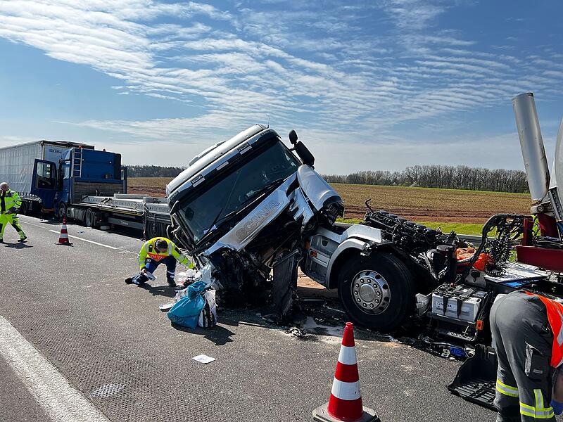 lkw-Unfall auf der A3 2Eisgala in Höchstadt