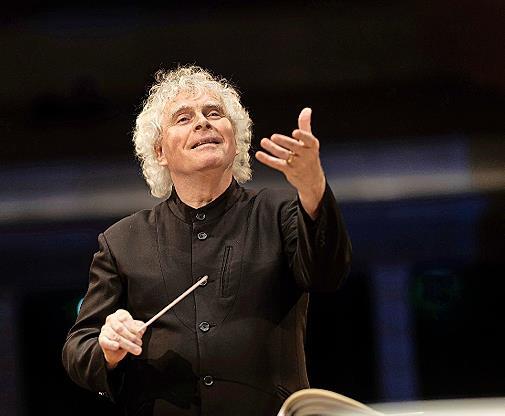 Sir Simon Rattle bringt zum Kissinger Sommer einige Ch&ouml;re mit. Das Jubil&auml;umskonzert findet am 12. Juli statt.