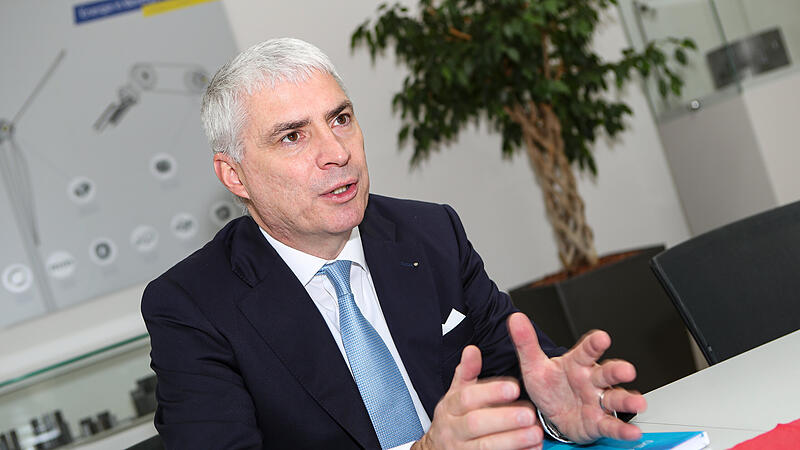 Michael WaasnerWaasner Die Wirtschaft bleibt angeschlagen, auch in Oberfranken. Wie der Präsident der Industrie- und Handelskammer für Oberfranken Bayreuth (IHK) auf die aktuelle Lage blickt und warum sowohl Staat als auch Arbeitnehmer in die Pflicht nimmt, verrät er im exklusiven FT-Interview.