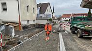 Die Sanierungsmaßnahmen „Am Kohlenberg“ gehen zügig voran. Die ausführende Firma Ullrich wartet jetzt auf die Kabelverlegungen des Bayernwerks und der Telekom.