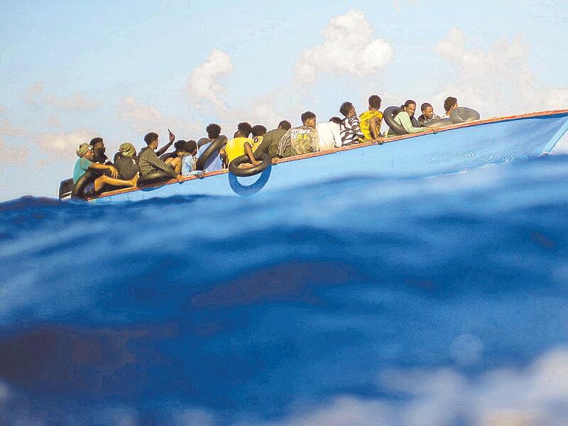 Auch Jahre nach der Fl&uuml;chtlingswelle von 2015 versuchen Migranten, &uuml;ber das Mittelmeer Italien und andere EU-Staaten zu erreichen.   