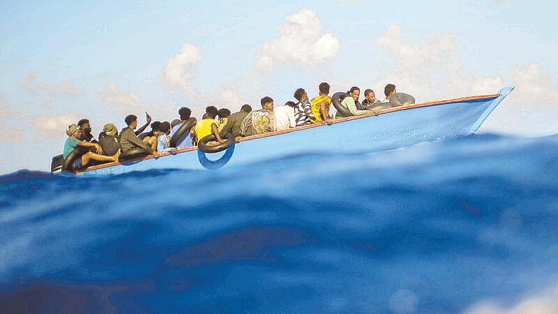 Auch Jahre nach der Flüchtlingswelle von 2015 versuchen Migranten, über das Mittelmeer Italien und andere EU-Staaten zu erreichen.    Auch Jahre nach der Flüchtlingswelle von 2015 versuchen Migranten, über das Mittelmeer Italien und andere EU-Staaten zu erreichen.   