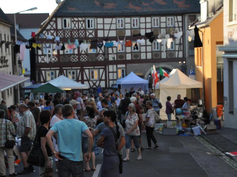 Eindrücke von der Italienischen Nacht im Jahr 2019: Die Grüne-Markt-Straße war voller Besucherinnen und Besucher.