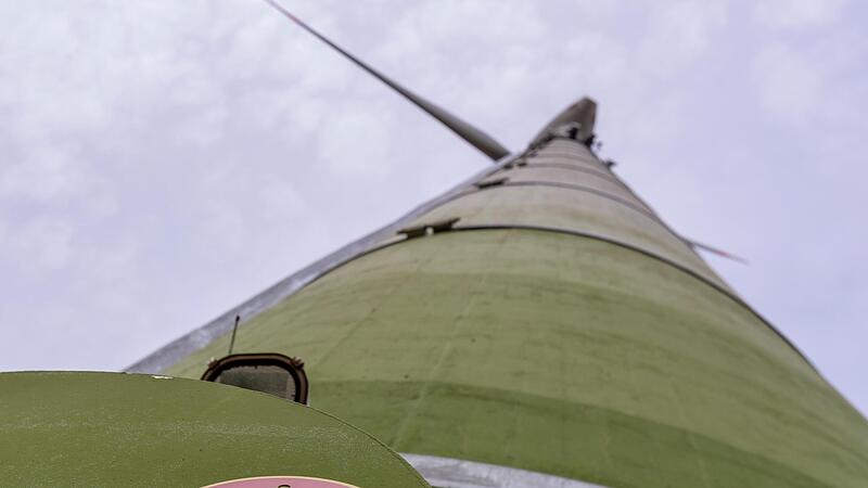 Die 10H-Regel verhindert den gro&szlig;fl&auml;chigen Ausbau von Windenergie in Bayern. Den Freien W&auml;hlern um Umweltminister Thorsten Glauber ist sie ein Dorn im Auge. Nun scheint die CSU einzulenken.Forchheim & Fr&auml;nkische Schweiz
