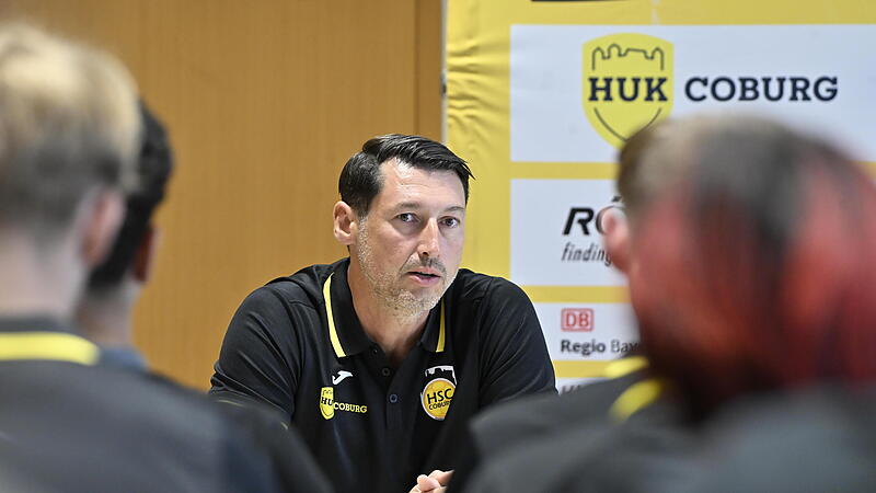 Anel Mahmutefendic bei der Auftakt-PK 2026/27 des HSC 2000 Coburg.