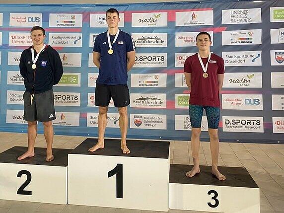 Bei der Deutschen Kurzbahnmeisterschaft in D&uuml;sseldorf feierte Kimi Br&uuml;ckner (rechts) mit Platz 3 in der offenen Klasse einen seiner gr&ouml;&szlig;ten Erfolge bislang.