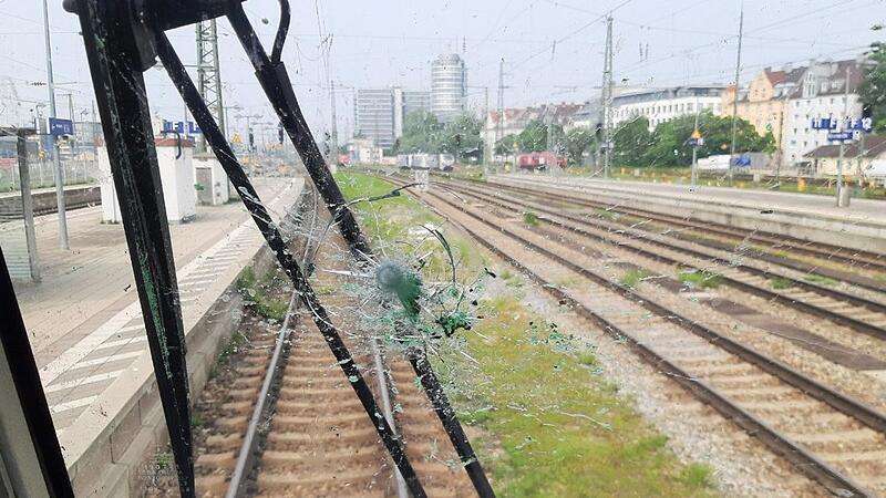 Flaschenwürfe auf Fernzug in München Flaschenwürfe auf Fernzug in München