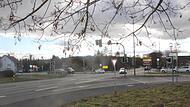 Die Ortsdurchfahrt von Marktrodach soll saniert werden. Das Bild zeigt die B&nbsp;173-Kreuzung (Fahrtrichtung von Zeyern kommend in Richtung Kronach). Links die Abzweigung nach Kulmbach. Rechts Ortseinfahrt Unterrodach.