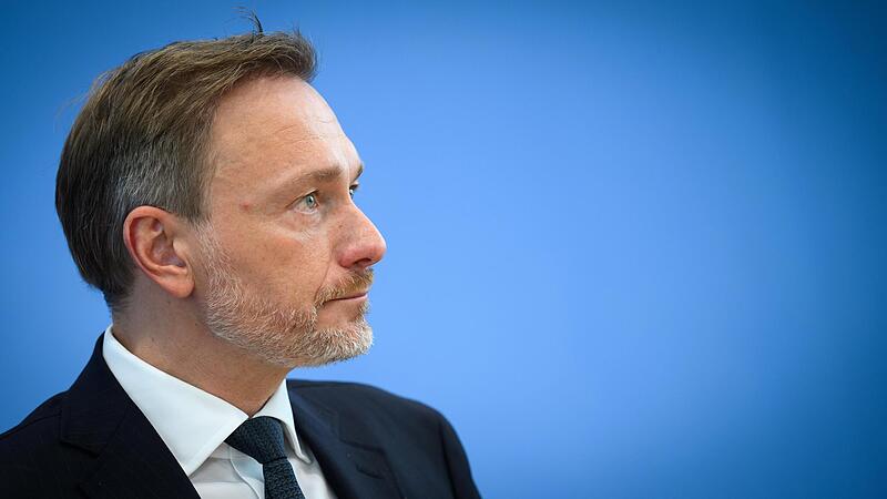 Das von Bundesfinanzminister Lindner (FDP) geplante Wachstumschancengesetz wurde am Mittwoch nicht wie geplant in der Kabinettssitzung der Regierung beschlossen. Die gr&uuml;ne Familienministerin Lisa Paus hat das  mit ihrem Veto blockiert.