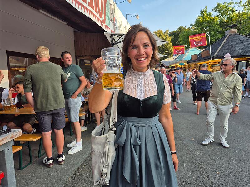 Kaum jemand kommt ohne Dirndl oder Lederhose.So fesch präsentieren sich die Freischießenbesucher Kaum jemand kommt ohne Dirndl oder Lederhose.So fesch präsentieren sich die Freischießenbesucher