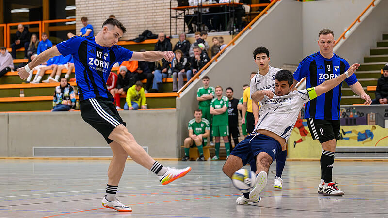 Lotto Bayern Hallencup - Finalrunde Erlangen/Pegnitzgrund Christian Rzonsa (links) war der Garant für den Finaleinzug der Forchheimer. Für den Titelgewinn reichte es allerdings nicht.