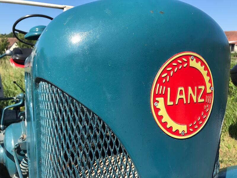1000 Jahre Ailsbach: Die Oldtimer gl&auml;nzten und tuckerten um die Wette
