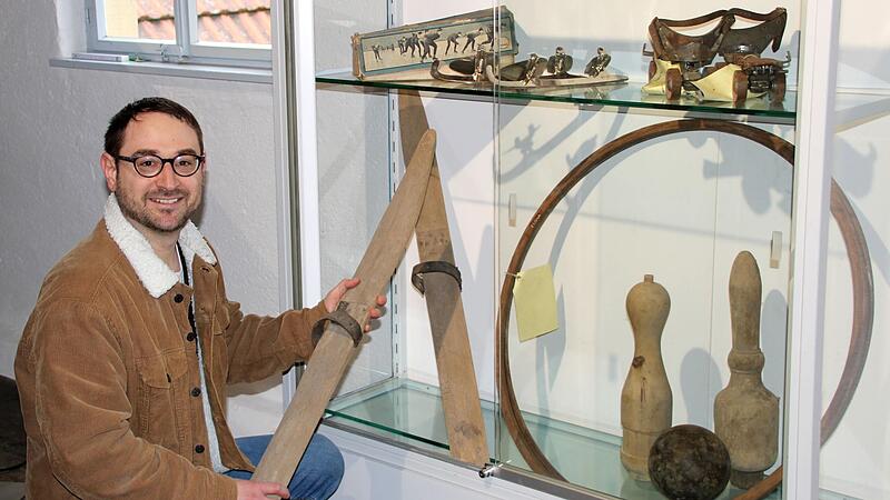 Nicolas Jagla in der Sonderausstellung "Sport": Wenn das Kirchenburgmuseum am 26. März die Winterpause beendet, wird er nur noch wenige Tage Museumsleiter sein. Nicolas Jagla in der Sonderausstellung "Sport": Wenn das Kirchenburgmuseum am 26. März die Winterpause beendet, wird er nur noch wenige Tage Museumsleiter sein. 