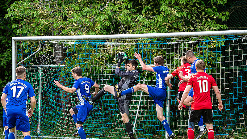 Die SpVgg Wonsees feiert die Meisterschaft in der A-Klasse 6 Kulmbach
