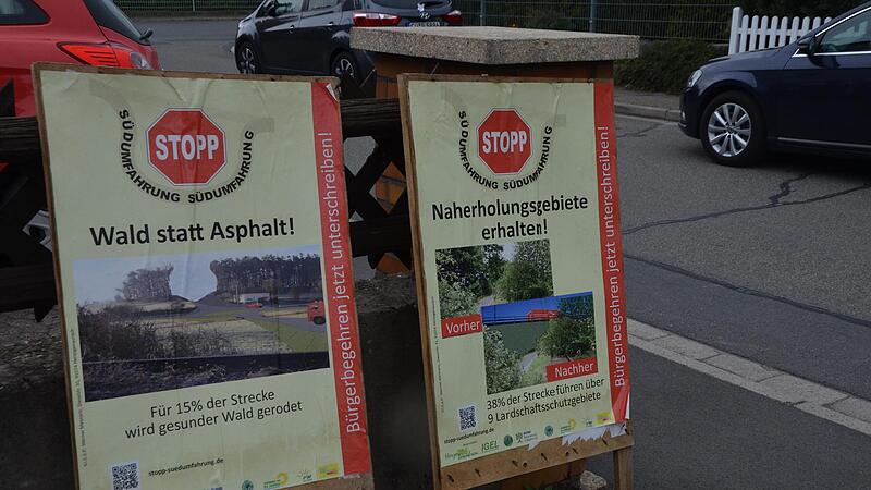 Viele Plakate, wie bei Peter Simon, wurden aufgestellt. Viele Plakate, wie bei Peter Simon, wurden aufgestellt.