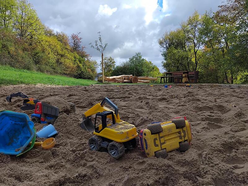 Naturspielplatz in Scheuerfeld wurde durch Flächentausch möglich Der neue Naturspielplatz in Scheuerfeld