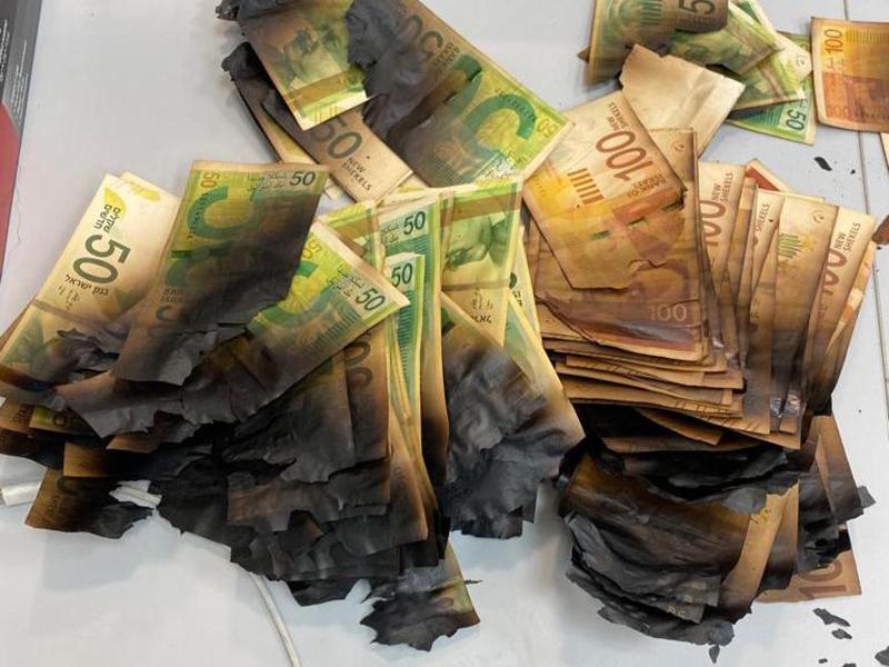 10 000 Schekel verbrennen in Mikrowelle