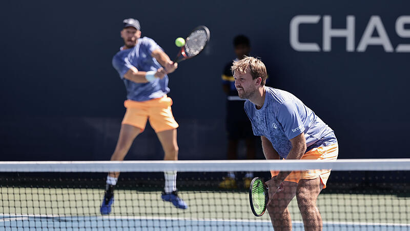 Kevin Krawietz und Tim Pütz erreichen Viertelfinale der US Open Kevin Krawietz (vorne) und sein Partner Tim Pütz sind dank nervenstarker Leistung ins Viertelfinale des Herren-Doppels bei den US Open eingezogen.
