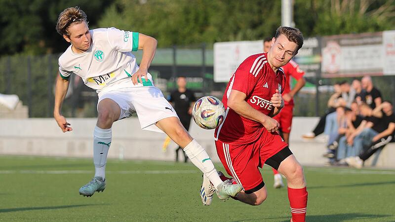 Der Neudrossenfelder Moritz Hütter (links) kämpft mit deem Staffelsteiner Lars Hucke um den Ball. Der Neudrossenfelder Moritz Hütter (links) kämpft mit deem Staffelsteiner Lars Hucke um den Ball.